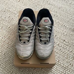 Used Nike Tn Air big kids Size 6Y